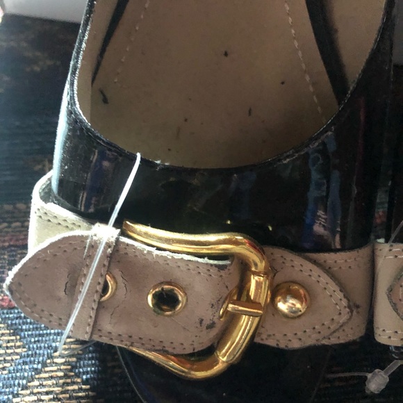 Black patent pump with kitten heel - Picture 3 of 3